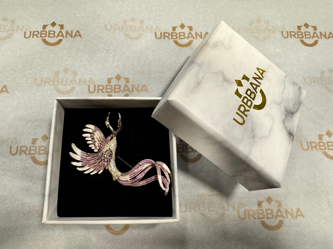 Luxury gold pearl lapel pin with ornate embellishments