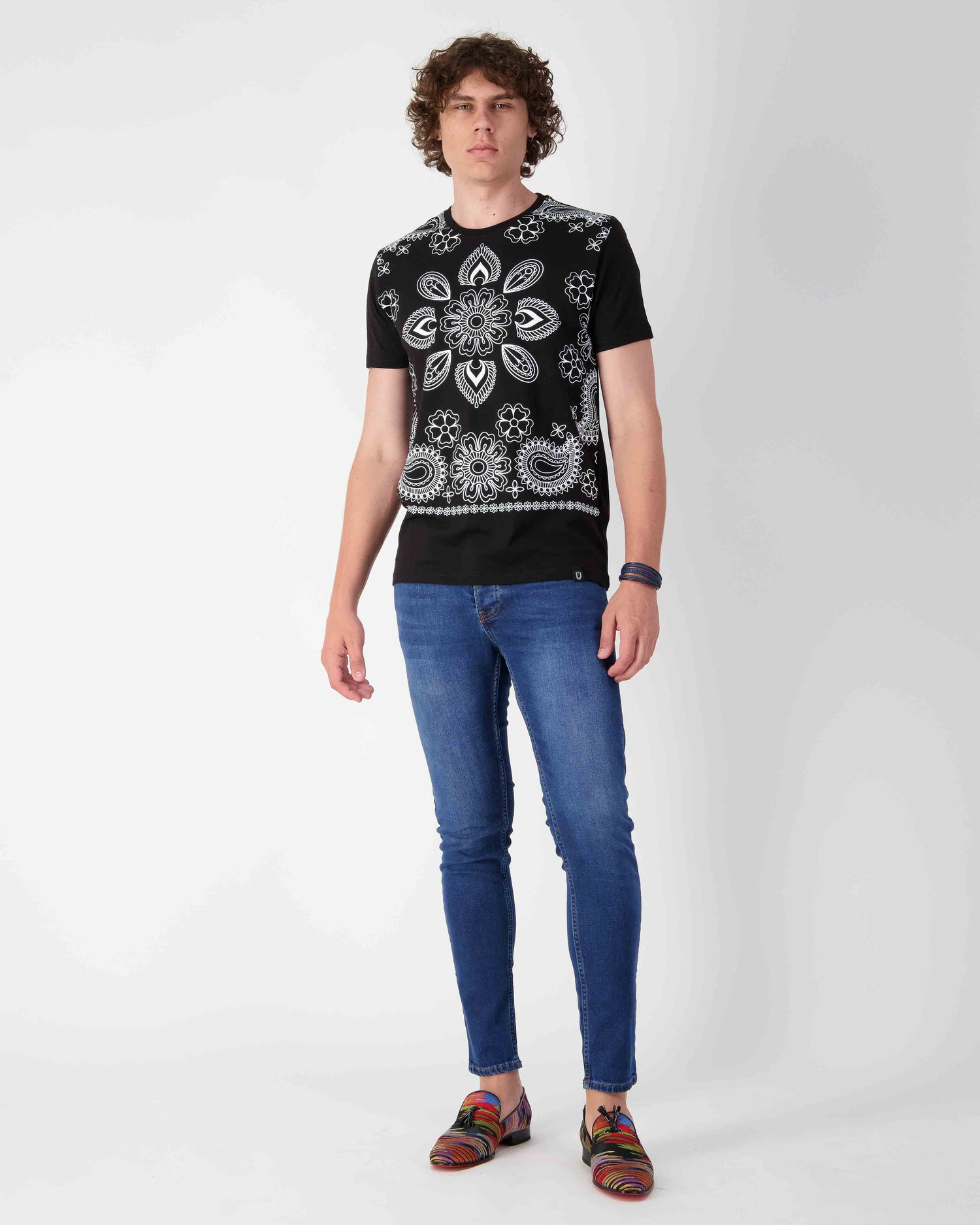 Fine Cotton T-shirt with Paisley Graphic Design - Black