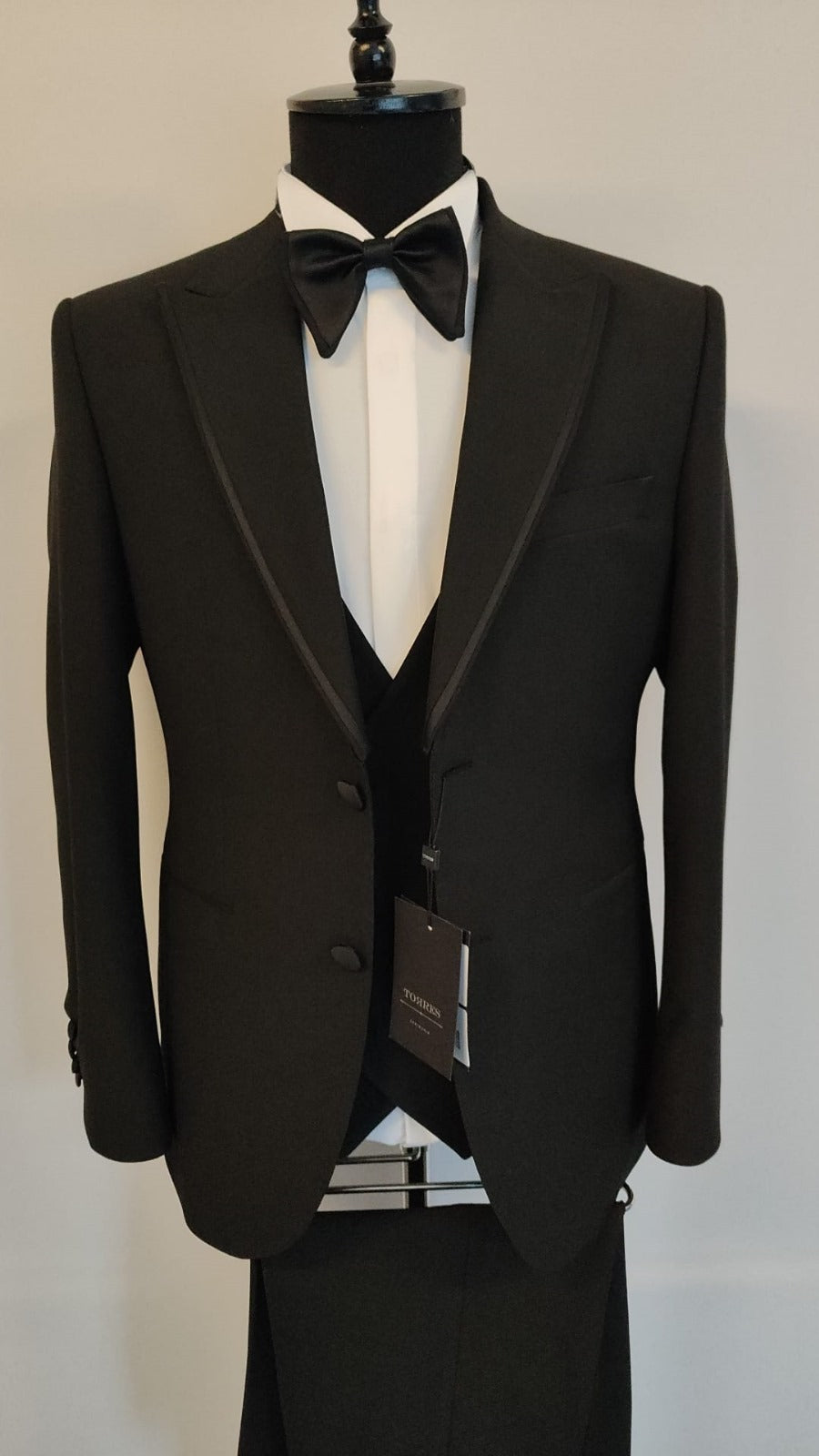 The Sirin Noir Ceremonial 3pc Suit - Black