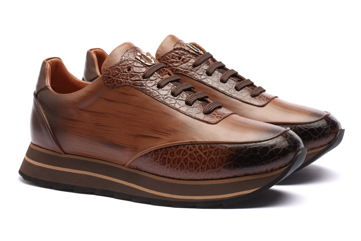 URBBANA leather sneakers.