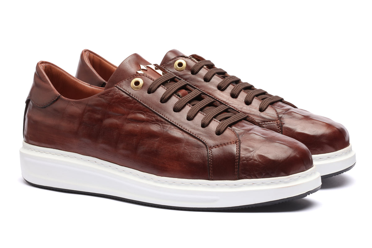 URBBANA leather sneakers.